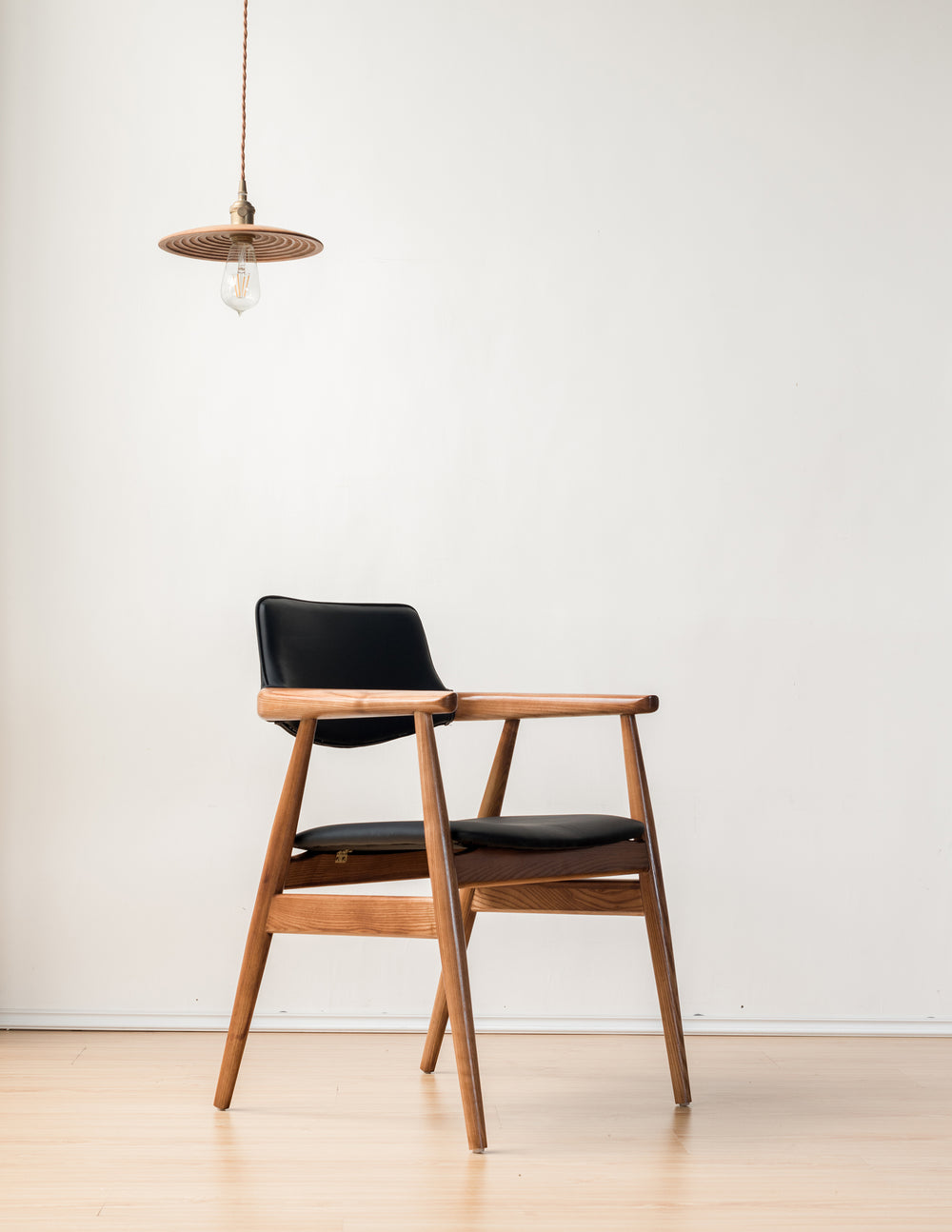 Chaise Simon en bois massif et simili-cuir, 2 Pieces - Fainko