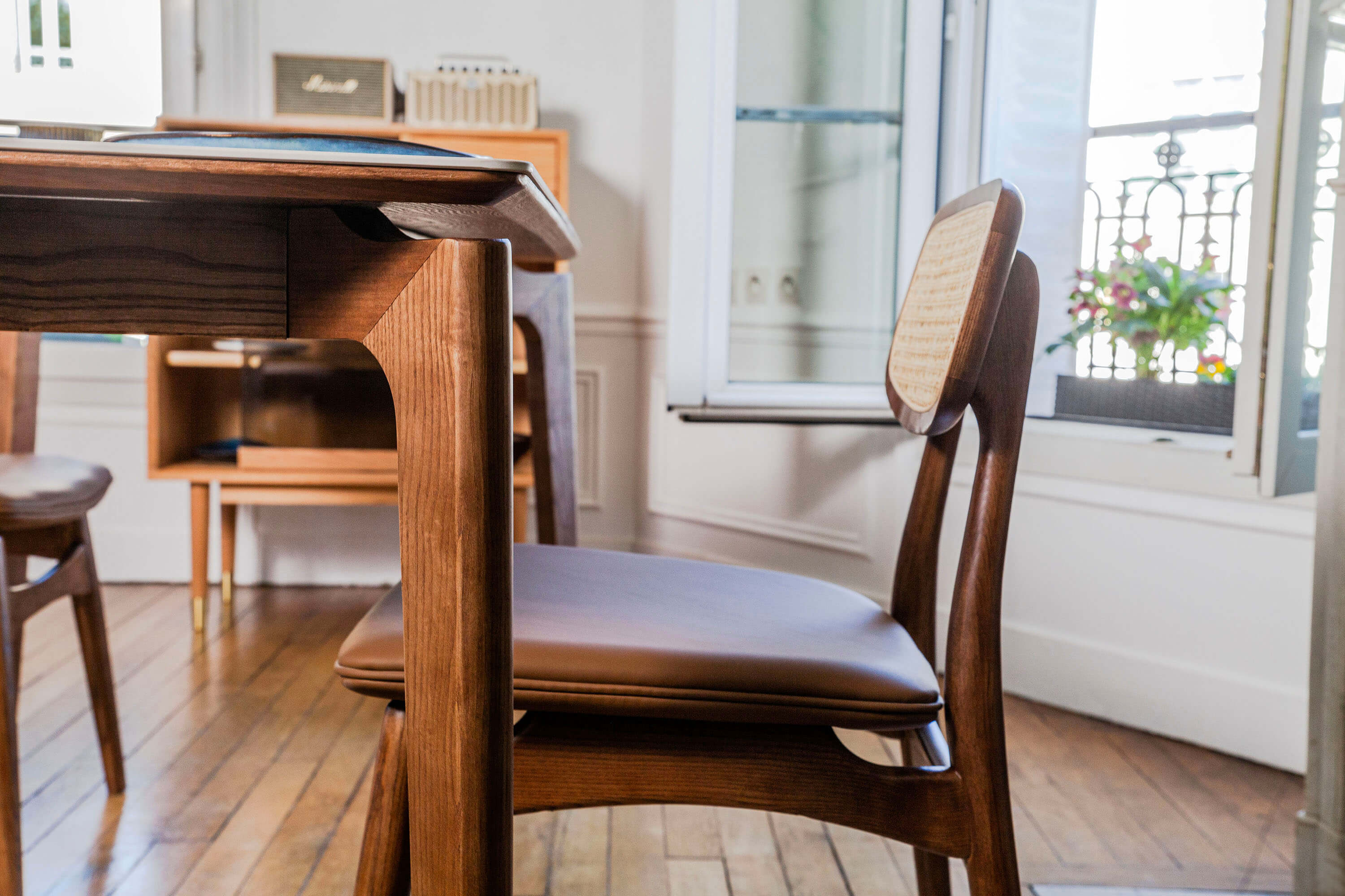 Fainko-paris-ile-de-france-meuble-design-bois-massif-chaise-iman-fauteuil-table
